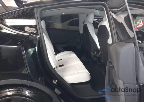 2022 Tesla Model Y Performance Dual Motor All-Wheel Drive z USA, uszkodzony, nr VIN 7SAYGDEF2NF531053